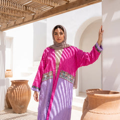 Model wearing Oversized Color-Block Linen Cardigan | عارضة ترتدي كارديجان كتان أوفر سايز كولور بلوك – view 5 | لقطة 5
