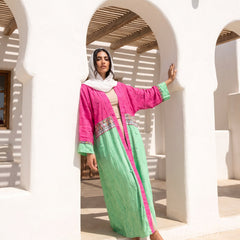Model wearing Oversized Color-Block Linen Cardigan | عارضة ترتدي كارديجان كتان أوفر سايز كولور بلوك – view 3 | لقطة 3
