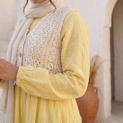 Modest Dress with Lace Vest full view | عرض كامل لـفستان محتشم بفيست دانتيل مطرز – view 16 | لقطة 16