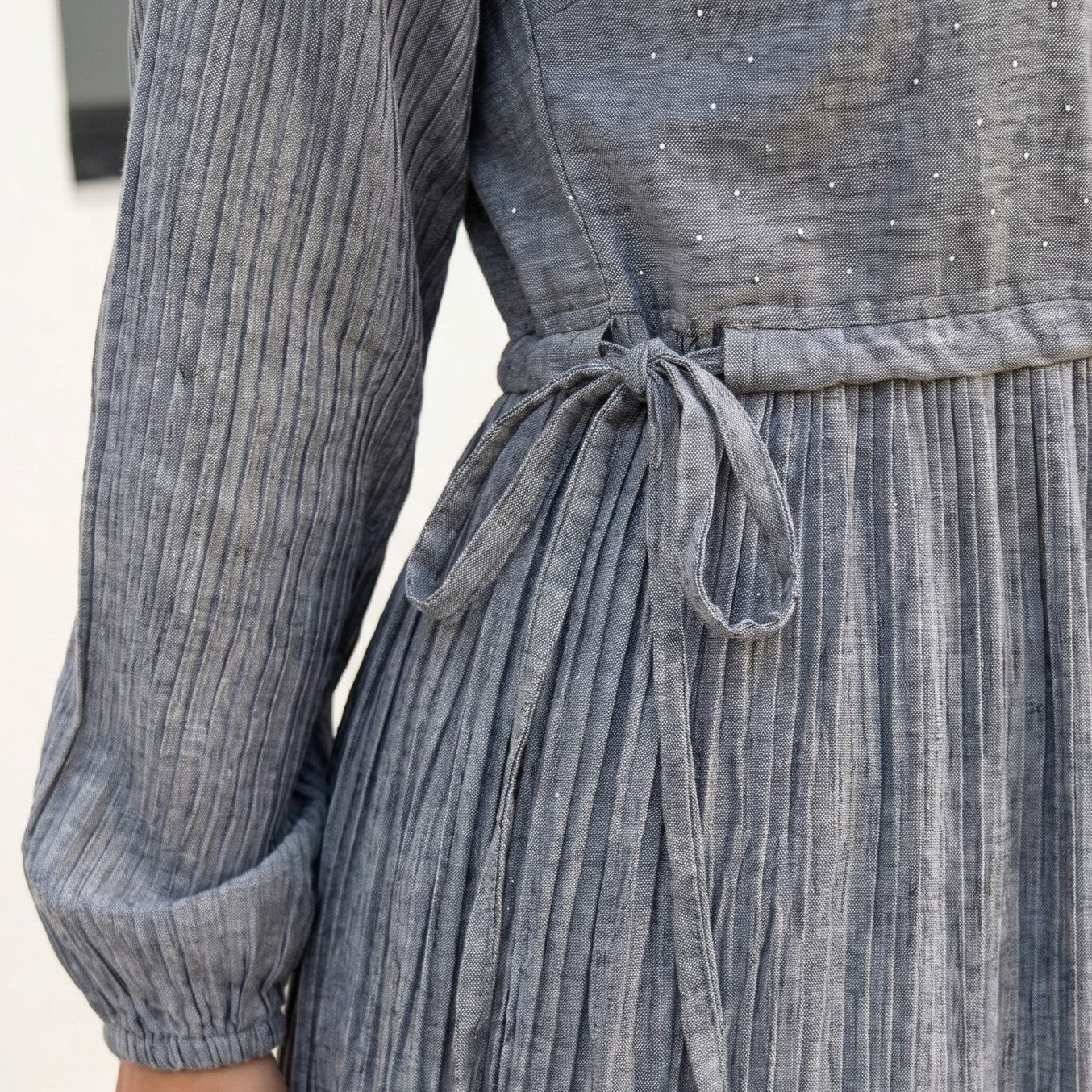 Pleated Linen Dress with Strass full view | عرض كامل لـفستان كتان بليسيه وستراس – view 8 | لقطة 8