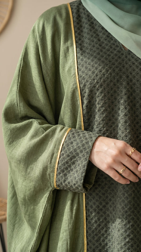 Linen Guipure Abaya with Gold Trim full view | عرض كامل لـعباية كتان وجوبير بحواف ذهبية – view 2 | لقطة 2