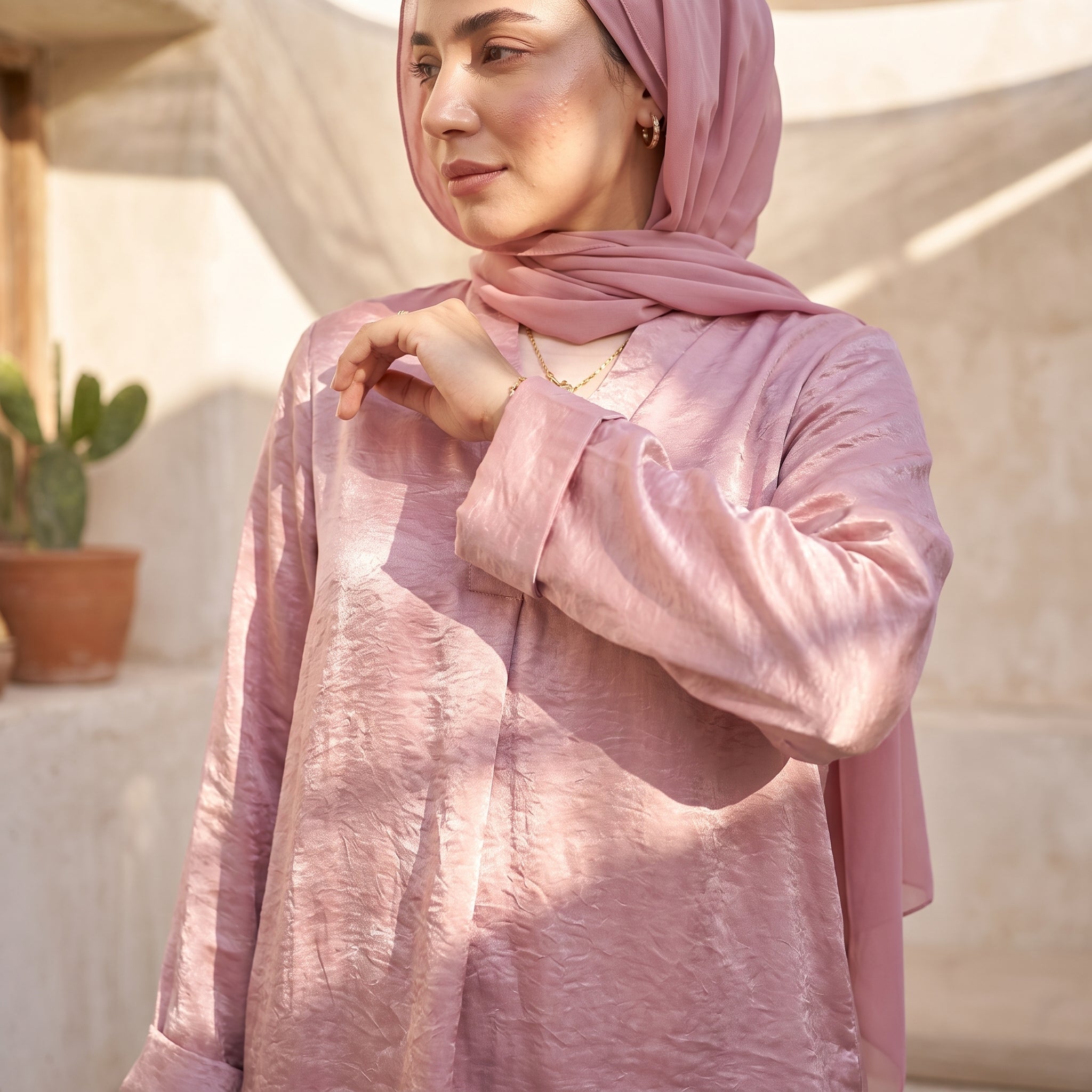 Shimmering Linen Two-Piece Suit full view | عرض كامل لـطقم كتان لامع قطعتان – view 11 | لقطة 11