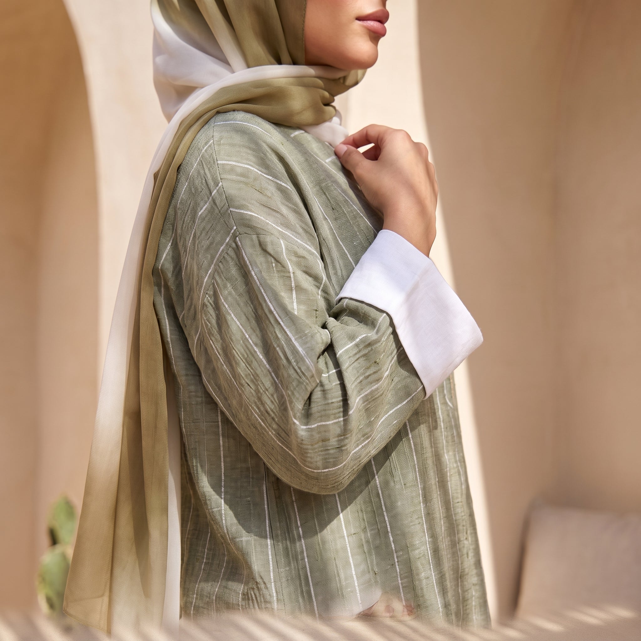 Striped Linen Tuni-Suit Set full view | عرض كامل لـطقم توني سوت كتان مخطط – view 7 | لقطة 7