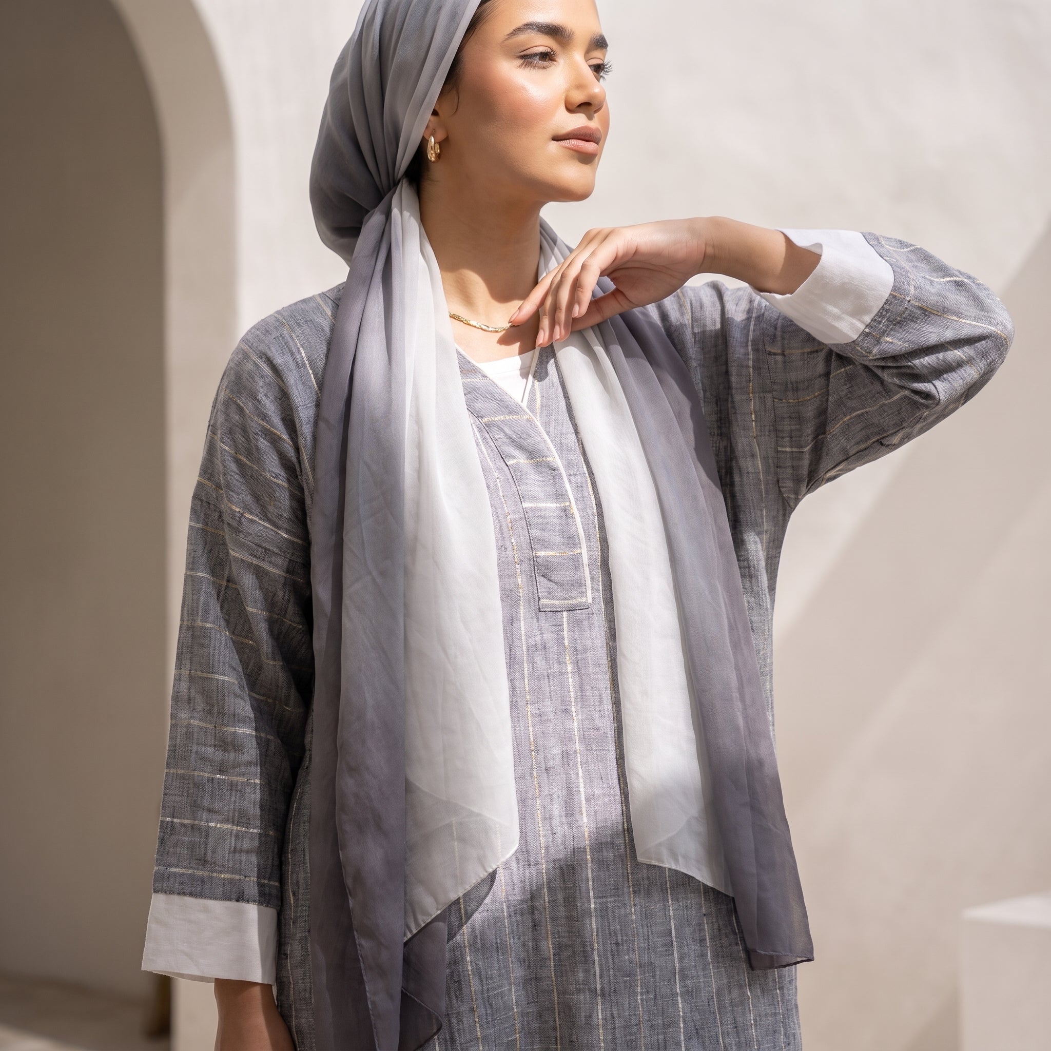 Striped Linen Tuni-Suit Set full view | عرض كامل لـطقم توني سوت كتان مخطط – view 6 | لقطة 6