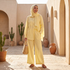 Model wearing Classic Linen Two-Piece Suit | عارضة ترتدي طقم كتان كلاسيكي قطعتان – view 7 | لقطة 7