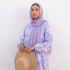 Model wearing Tie-Dye Crinkle Linen Dress | عارضة ترتدي فستان كتان مجعد تاي داي – view 3 | لقطة 3