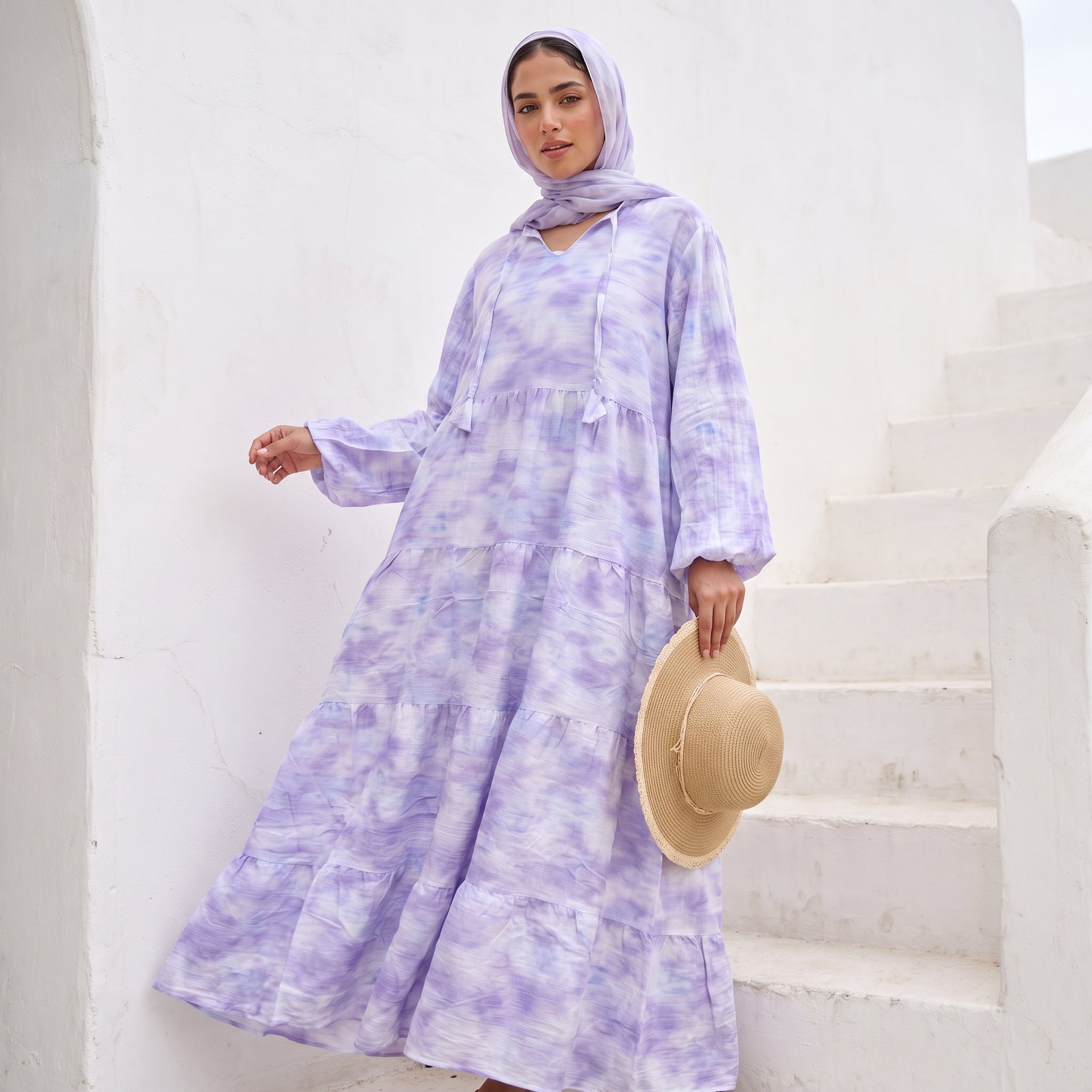 Model wearing Tie-Dye Crinkle Linen Dress | عارضة ترتدي فستان كتان مجعد تاي داي – view 9 | لقطة 9