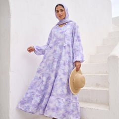 Model wearing Tie-Dye Crinkle Linen Dress | عارضة ترتدي فستان كتان مجعد تاي داي – view 9 | لقطة 9