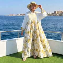 Model wearing Galaxy Print Linen Maxi Dress | عارضة ترتدي فستان ماكسي كتان بطبعة جالاكسي – view 2 | لقطة 2