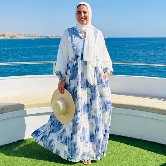 Model wearing Galaxy Print Linen Maxi Dress | عارضة ترتدي فستان ماكسي كتان بطبعة جالاكسي – view 1 | لقطة 1