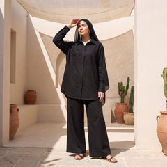 Model wearing Classic Linen Two-Piece Suit | عارضة ترتدي طقم كتان كلاسيكي قطعتان – view 8 | لقطة 8