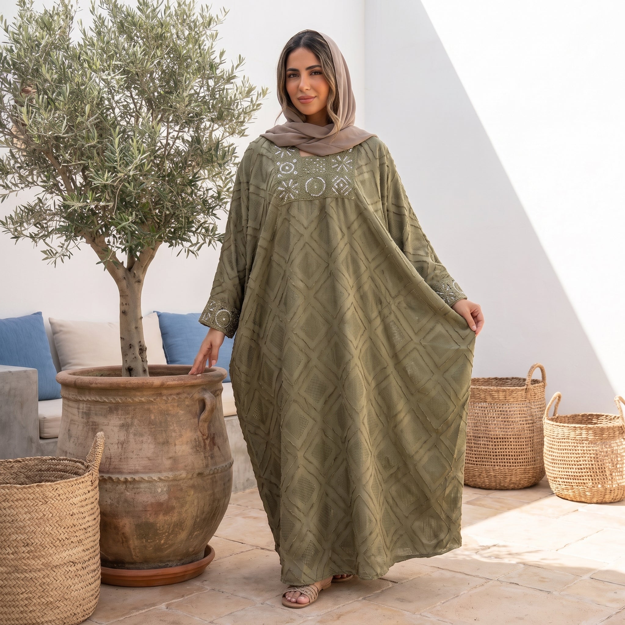 Model wearing Shiny Linen Embroidered Abaya | عارضة ترتدي عباية كتان لامع مطرزة – view 3 | لقطة 3