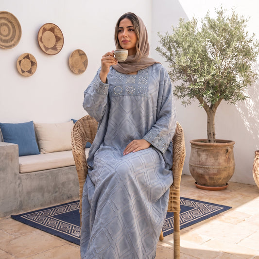 Model wearing Shiny Linen Embroidered Abaya | عارضة ترتدي عباية كتان لامع مطرزة – view 1 | لقطة 1