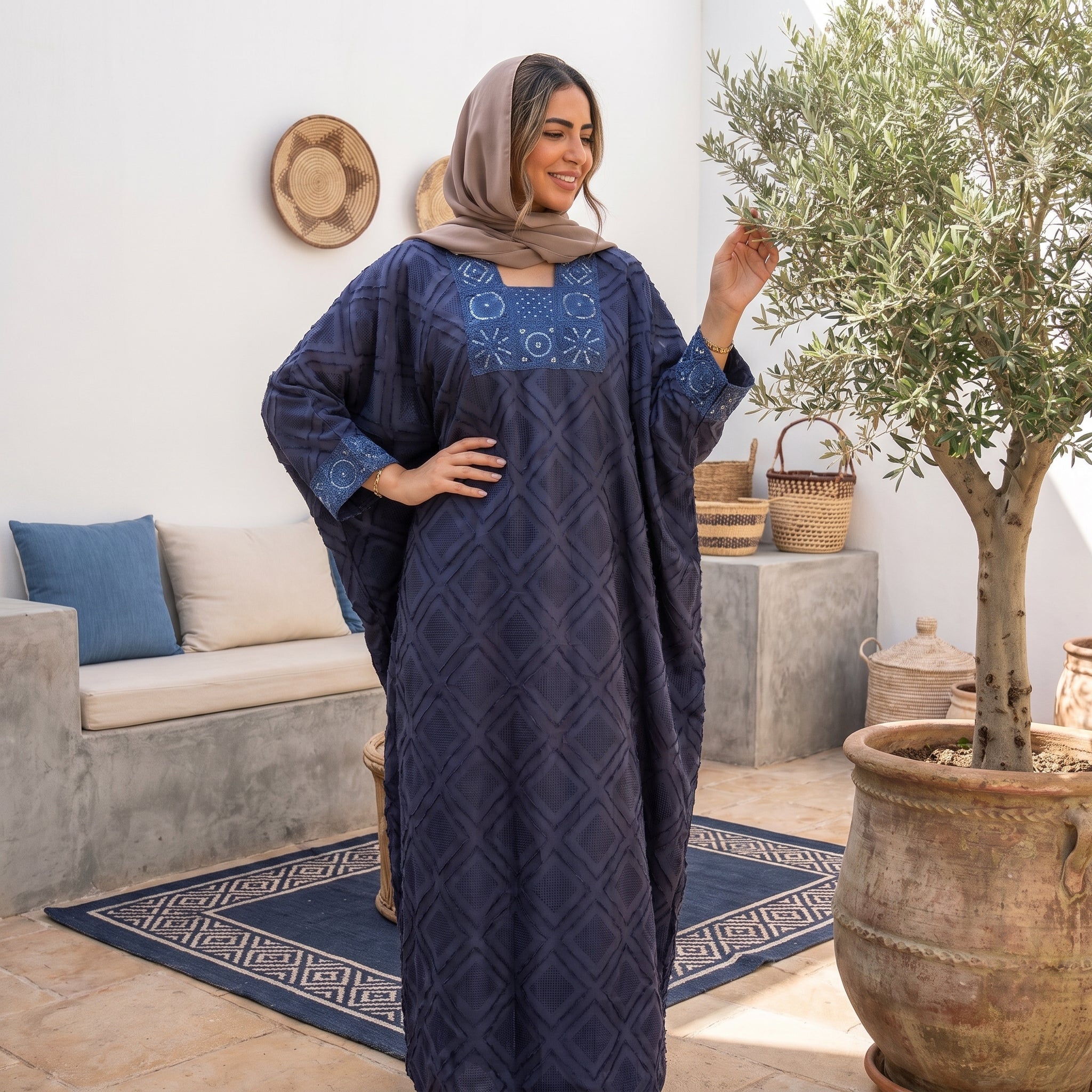 Model wearing Shiny Linen Embroidered Abaya | عارضة ترتدي عباية كتان لامع مطرزة – view 10 | لقطة 10
