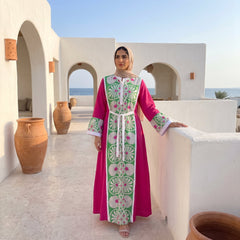 Model wearing Royal X Linen Printed Abaya | عارضة ترتدي عباية كتان رويال X مطبوعة – view 4 | لقطة 4