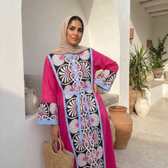 Model wearing Royal X Linen Printed Abaya | عارضة ترتدي عباية كتان رويال X مطبوعة – view 5 | لقطة 5