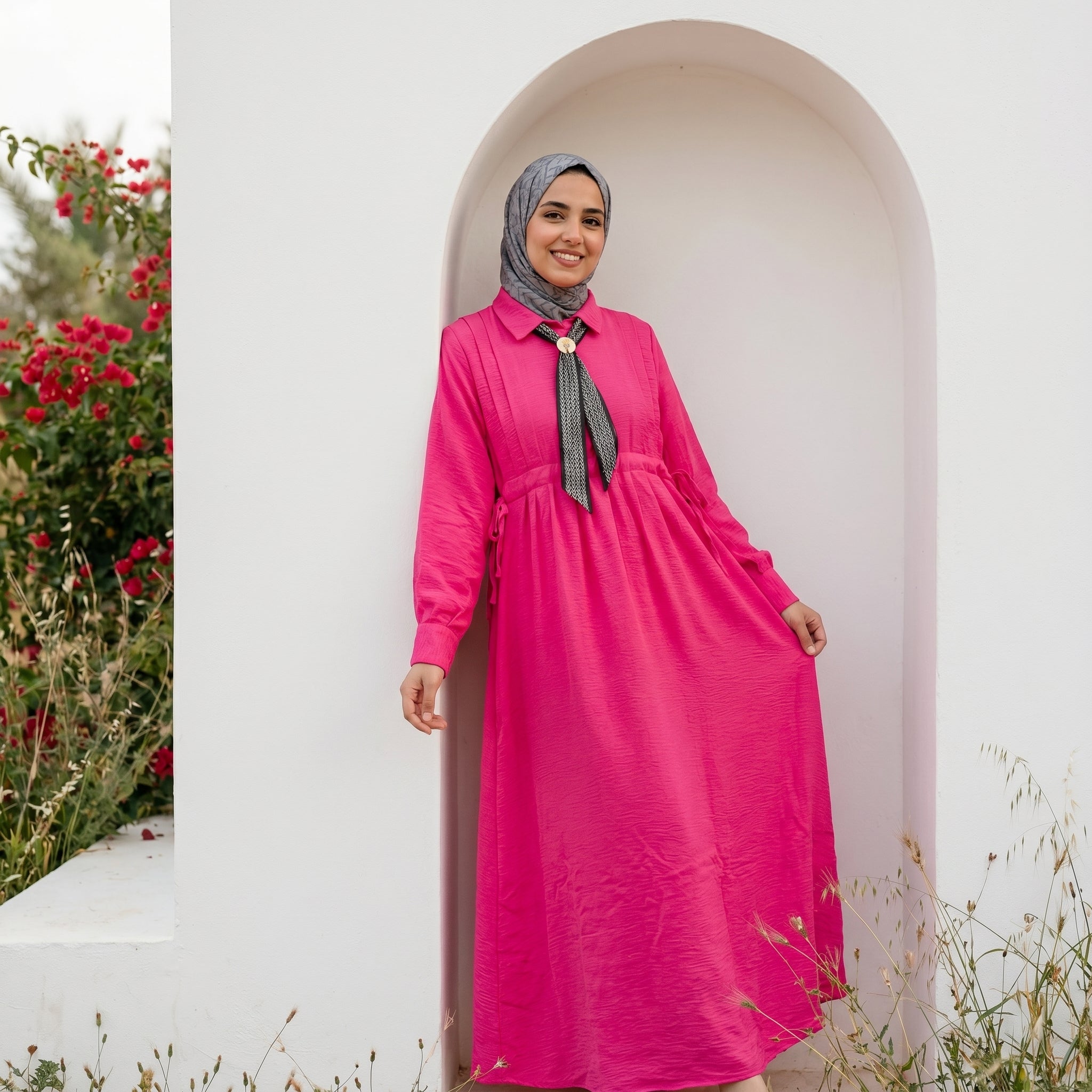 Linen Tie-Neck Dress full view | عرض كامل لـفستان كتان برباط رقبة – view 4 | لقطة 4