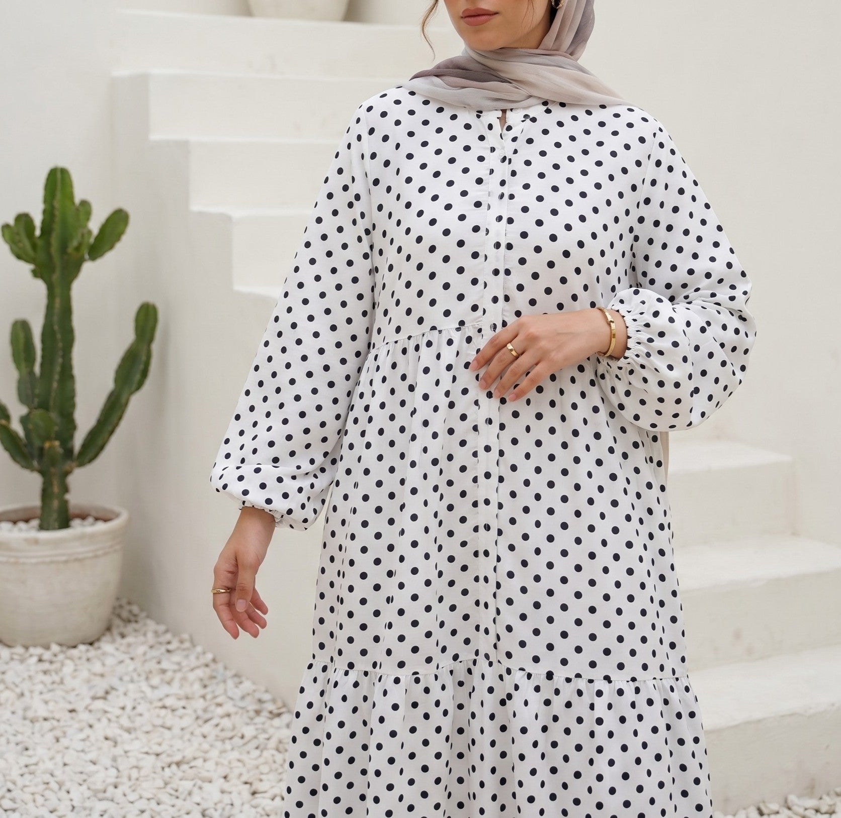 Polka Dot Dress full view | عرض كامل لـفستان منقط – view 4 | لقطة 4