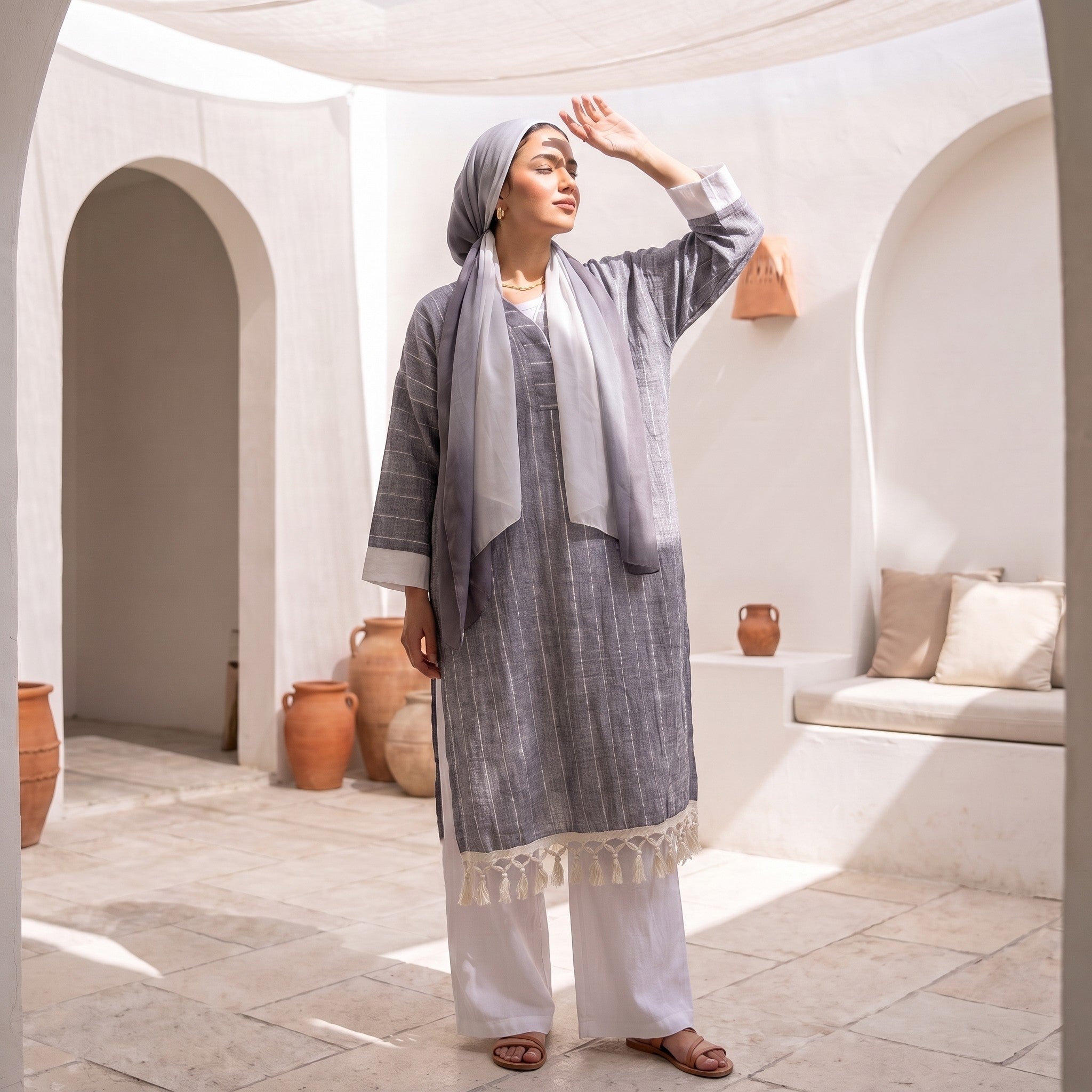 Striped Linen Tuni-Suit Set full view | عرض كامل لـطقم توني سوت كتان مخطط – view 4 | لقطة 4