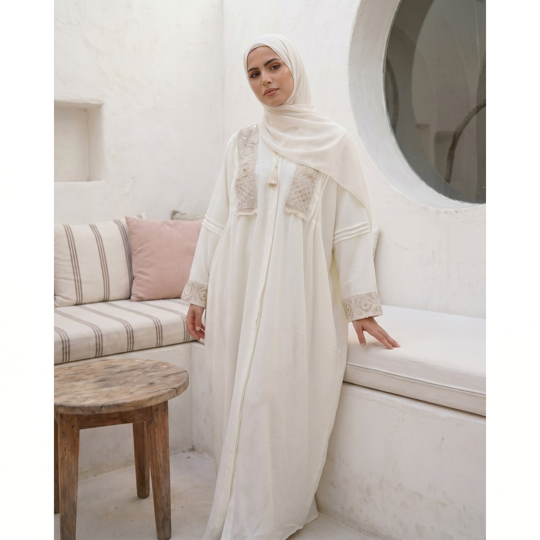 One-Size Embroidered Linen Abaya full view | عرض كامل لـعباية كتان مطرزة مقاس واحد – view 3 | لقطة 3