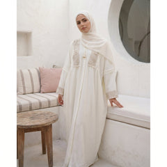 One-Size Embroidered Linen Abaya full view | عرض كامل لـعباية كتان مطرزة مقاس واحد – view 3 | لقطة 3