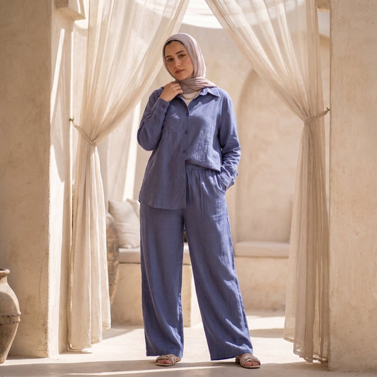 Classic Linen Two-Piece Suit full view | عرض كامل لـطقم كتان كلاسيكي قطعتان – view 2 | لقطة 2